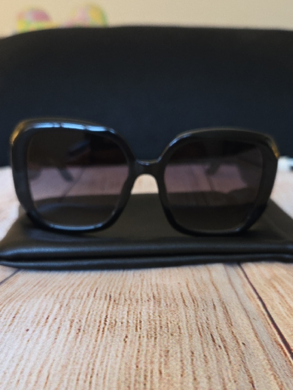 Quay Full Glam Sunglasses - Picture 4 of 4